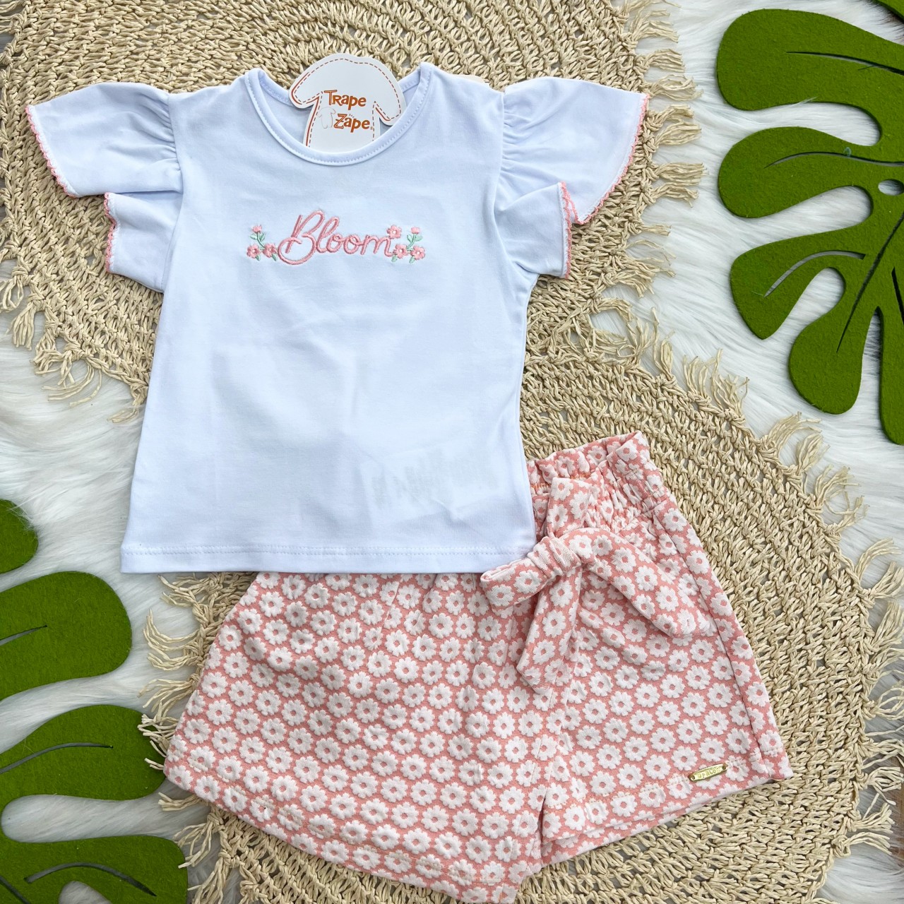 Conjunto Blusa Bloom e Shorts Saia Rosa com Florzinhas